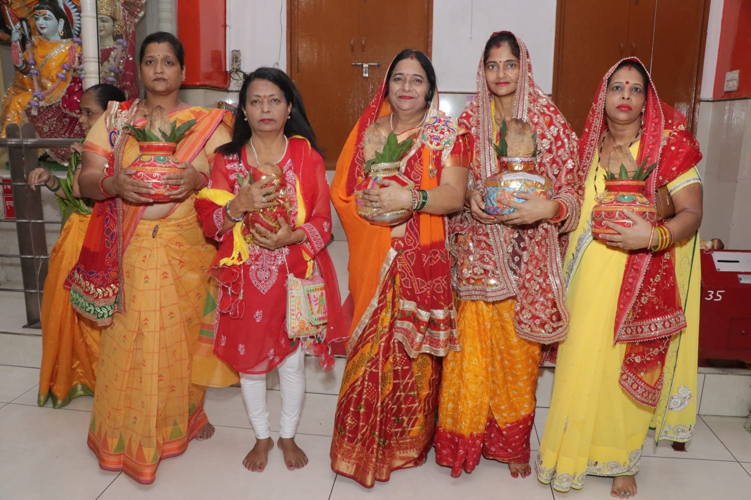 मधु विहार में श्रीमद्भागवत कथा एवं कलश यात्रा का आयोजन,...